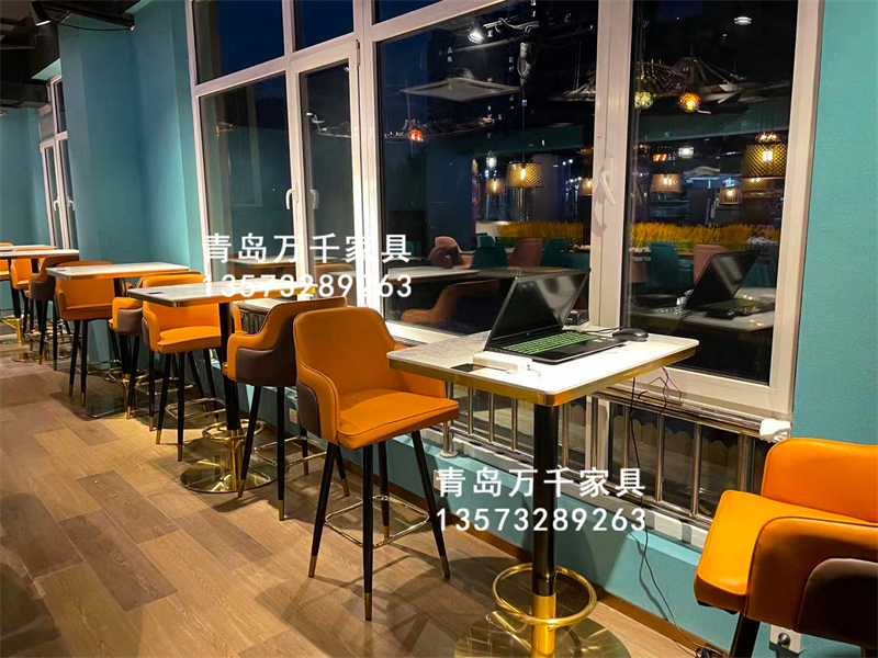 青啤音樂(lè)餐廳